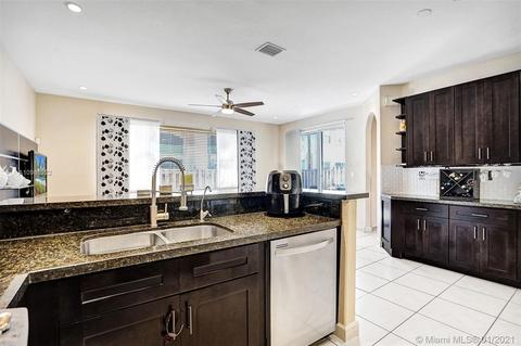 5465 NW 112th Path, Doral, FL 33178 photo 8