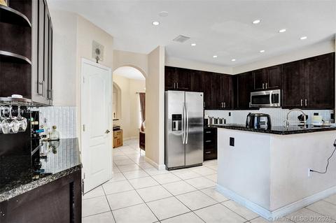 5465 NW 112th Path, Doral, FL 33178 photo 7