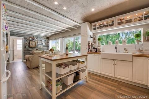 335 Ridgewood Rd, Key Biscayne, FL 33149 photo 1