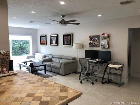 6960 Bamboo St, Miami Lakes, FL 33014 photo 10