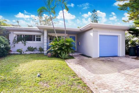 9224 Byron Ave, Surfside, FL 33154 photo 2