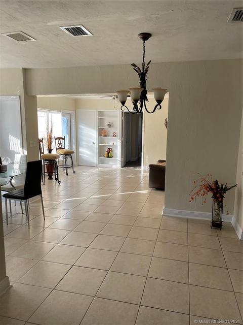 357 W 57 St, Hialeah, FL 33012 photo 16