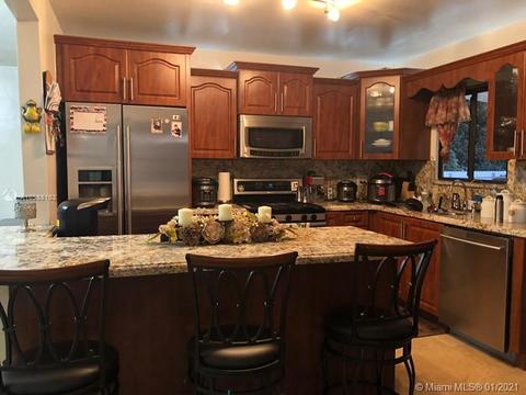 650 E 6th Pl, Hialeah, FL 33010 photo 5