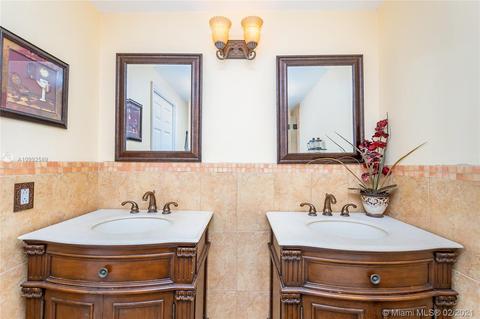Undisclosed, Hialeah, FL 33013 photo 13