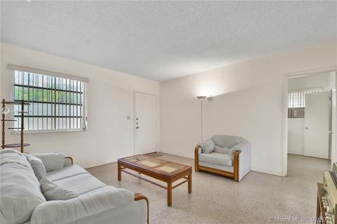5135 E 9th Ln, Hialeah, FL 33013 photo 8