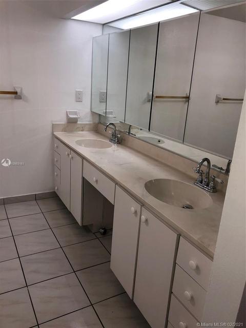 7023 Greentree Ln, Miami Lakes, FL 33014 photo 8