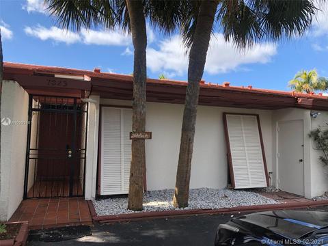 7023 Greentree Ln, Miami Lakes, FL 33014 photo 1