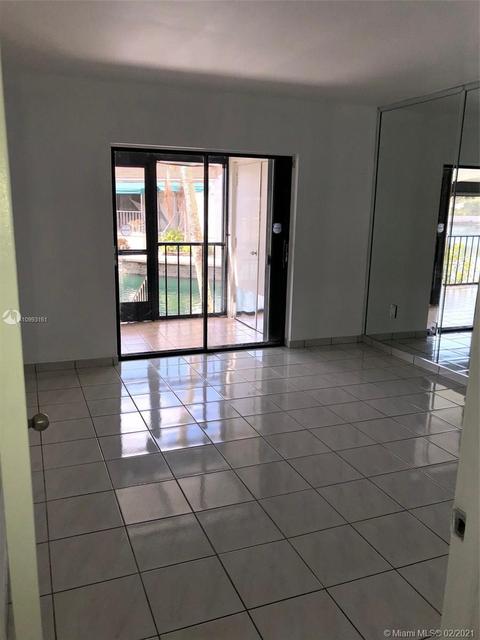 7023 Greentree Ln, Miami Lakes, FL 33014 photo 5