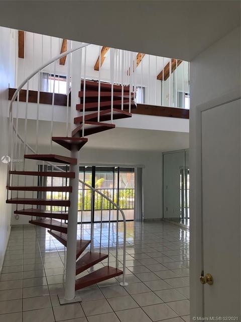 7023 Greentree Ln, Miami Lakes, FL 33014 photo 3