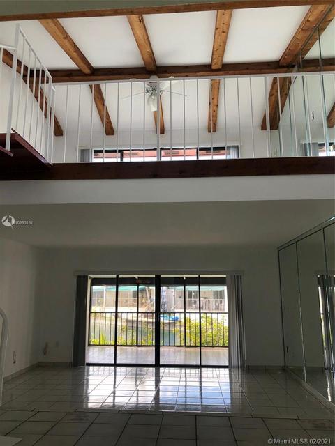 7023 Greentree Ln, Miami Lakes, FL 33014 photo 9
