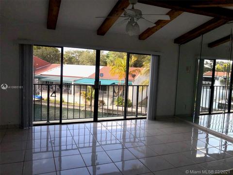 7023 Greentree Ln, Miami Lakes, FL 33014 photo 11