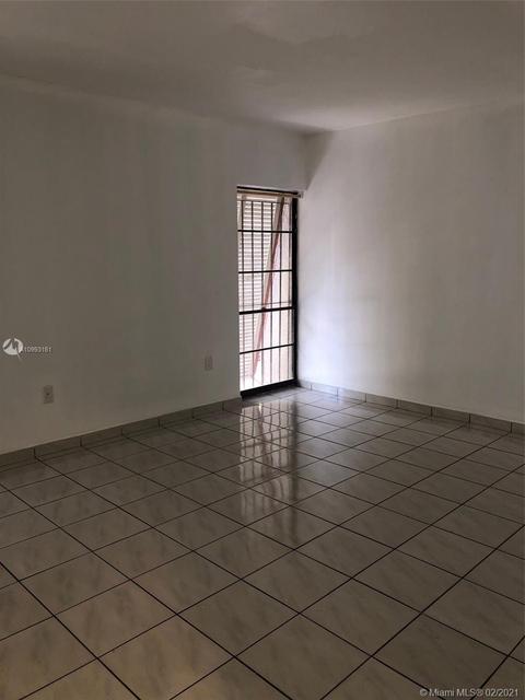 7023 Greentree Ln, Miami Lakes, FL 33014 photo 7