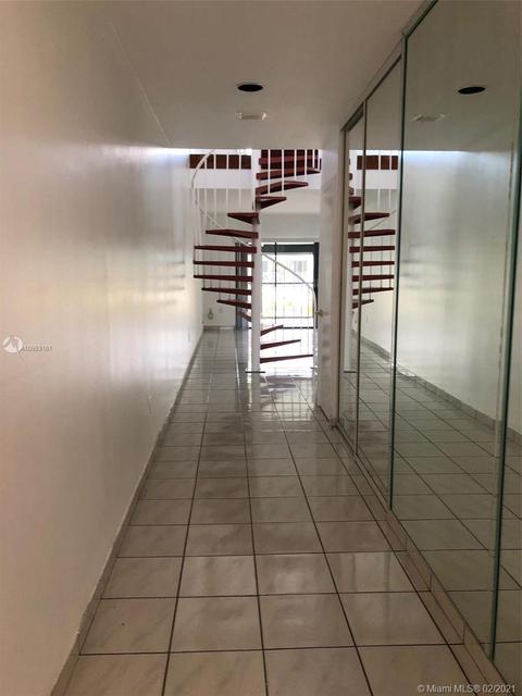 7023 Greentree Ln, Miami Lakes, FL 33014 photo 2