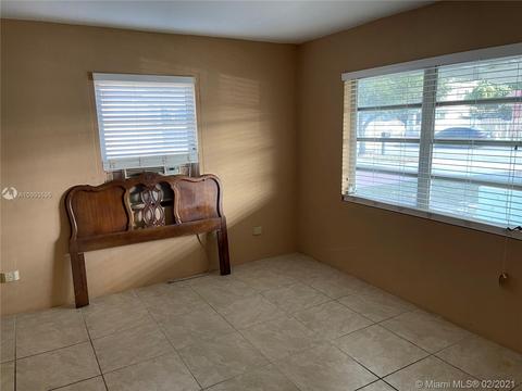 959 E 19th St, Hialeah, FL 33013 photo 5