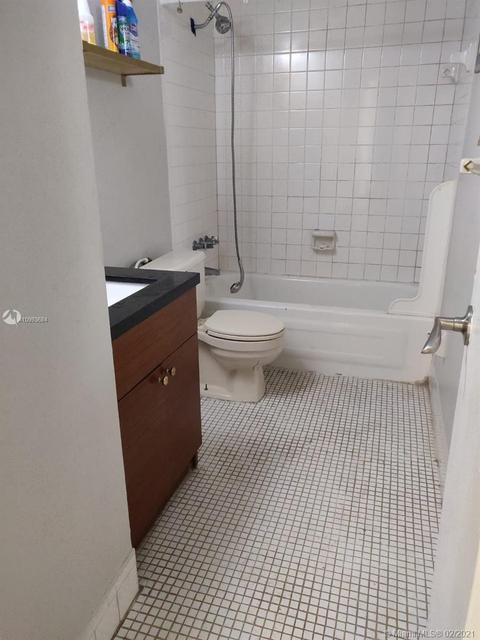 1555 W 44th Pl #252C, Hialeah, FL 33012 photo 4