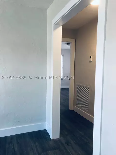 Undisclosed, Hialeah, FL 33013 photo 38
