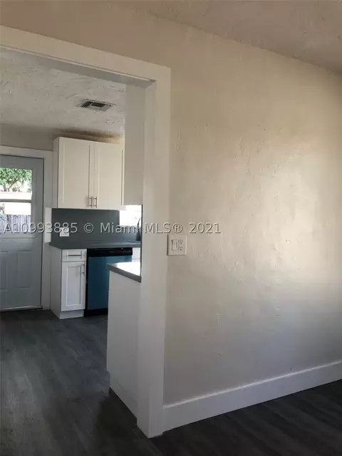 Undisclosed, Hialeah, FL 33013 photo 26