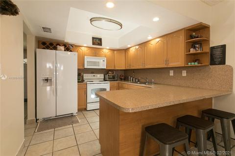 6895 W 3rd Ave, Hialeah, FL 33014 photo 6