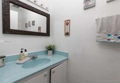 6895 W 3rd Ave, Hialeah, FL 33014 photo 12