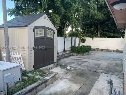 809 E 21st St, Hialeah, FL 33013 photo 4