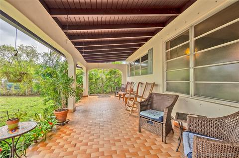 730 W 39th Pl, Hialeah, FL 33012 photo 2