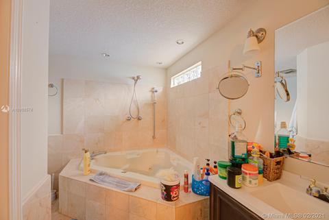 261 NW 60 Ave, Miami, FL 33126 photo 18