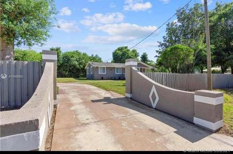 9715 Alsobrook Ave, Riverview, FL 33578 photo 2
