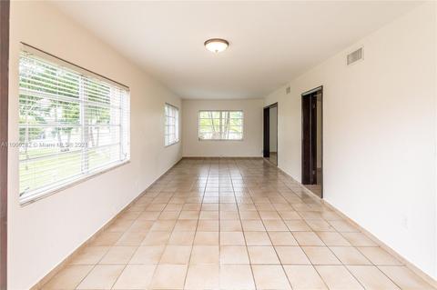 640 E 12th Pl, Hialeah, FL 33010 photo 9