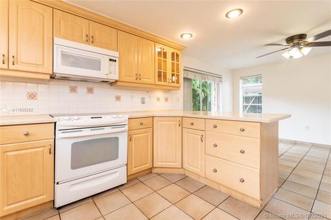 640 E 12th Pl, Hialeah, FL 33010 photo 18