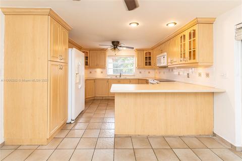 640 E 12th Pl, Hialeah, FL 33010 photo 14