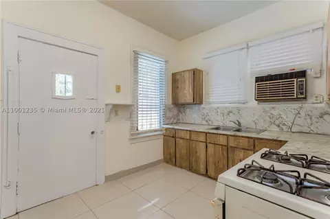 918 SW 10th St, Miami, FL 33130 photo 14