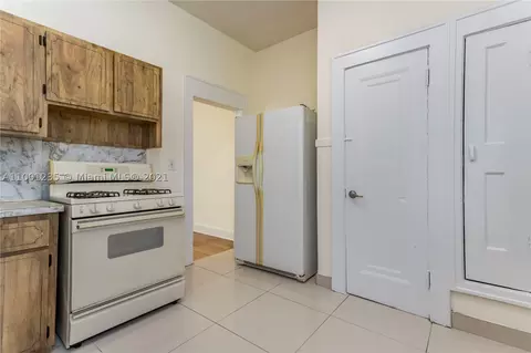 918 SW 10th St, Miami, FL 33130 photo 16
