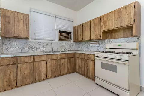918 SW 10th St, Miami, FL 33130 photo 15