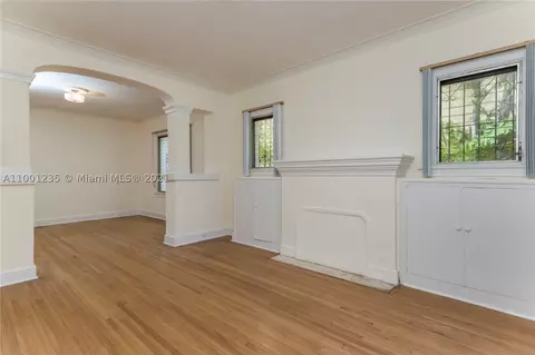 918 SW 10th St, Miami, FL 33130 photo 9