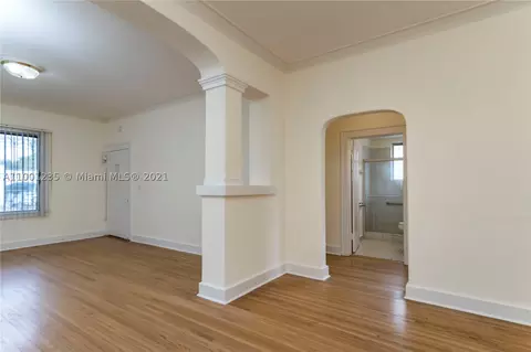 918 SW 10th St, Miami, FL 33130 photo 13
