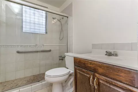 918 SW 10th St, Miami, FL 33130 photo 17