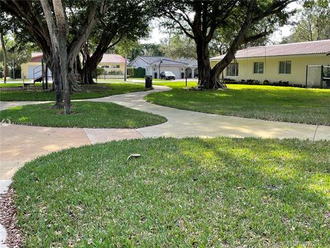6960 Bottlebrush Dr, Miami Lakes, FL 33014 photo 2