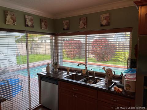 6960 Bottlebrush Dr, Miami Lakes, FL 33014 photo 12
