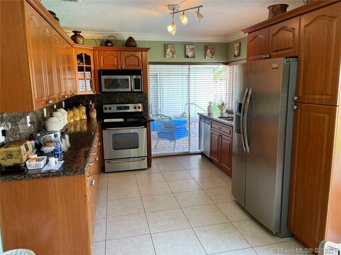 6960 Bottlebrush Dr, Miami Lakes, FL 33014 photo 10