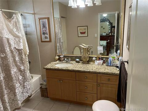 6960 Bottlebrush Dr, Miami Lakes, FL 33014 photo 20