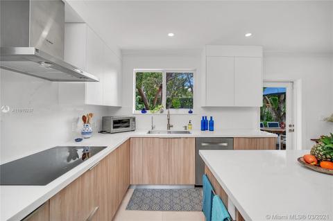 301 Hampton Ln, Key Biscayne, FL 33149 photo 21