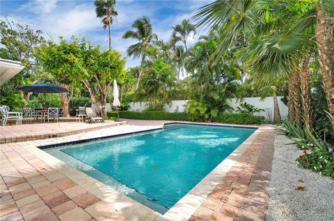 301 Hampton Ln, Key Biscayne, FL 33149 photo 2