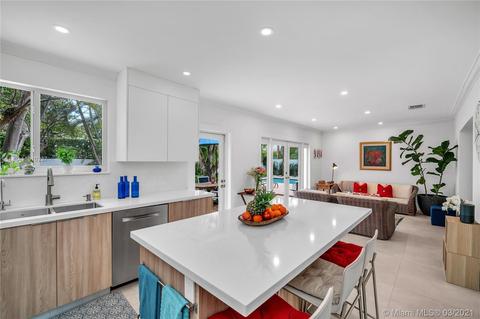 301 Hampton Ln, Key Biscayne, FL 33149 photo 1