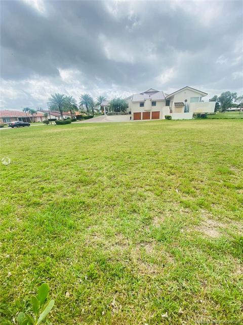19720 E Oakmont Dr, Hialeah, FL 33015 photo 1