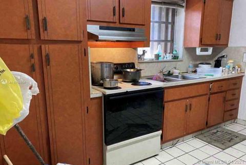565 E 44th St, Hialeah, FL 33013 photo 5