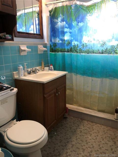 565 E 44th St, Hialeah, FL 33013 photo 6