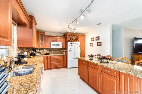 1315 W 76th St, Hialeah, FL 33014 photo 8