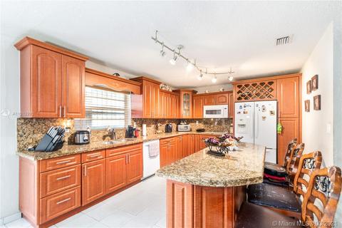 1315 W 76th St, Hialeah, FL 33014 photo 7