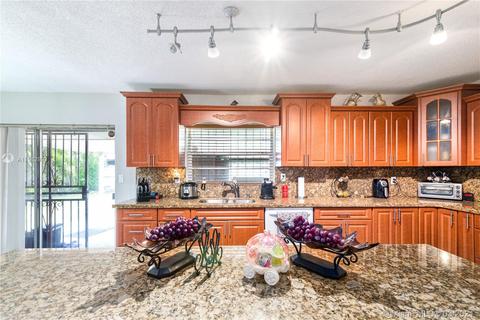 1315 W 76th St, Hialeah, FL 33014 photo 9