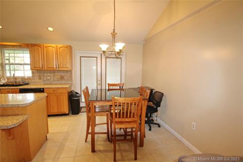 2043 SE 34th Ln, Taylor Creek, FL 34974 photo 16